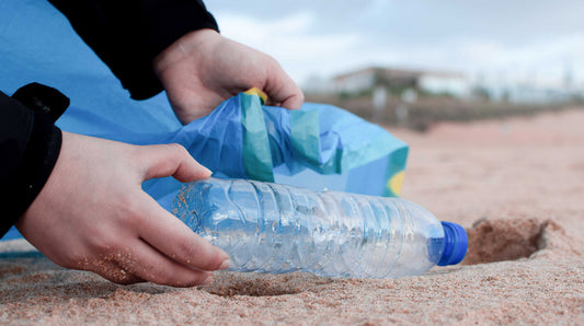 ¿Cómo se hace la ropa con fibras de botellas PET recicladas?